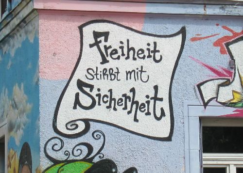 Freiheit stirbt mit Sicherheit